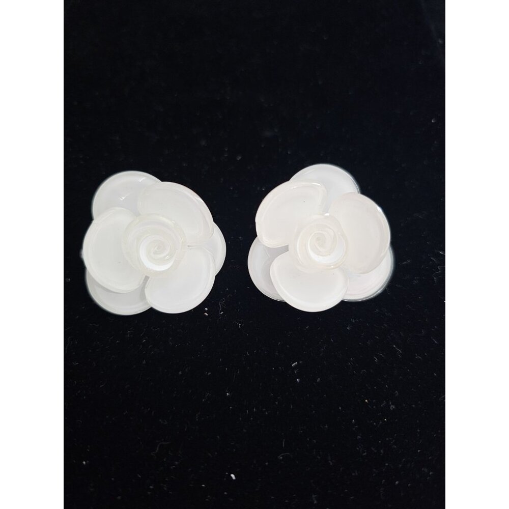 NC  Flower Earrings Resin White Large‎ Spring